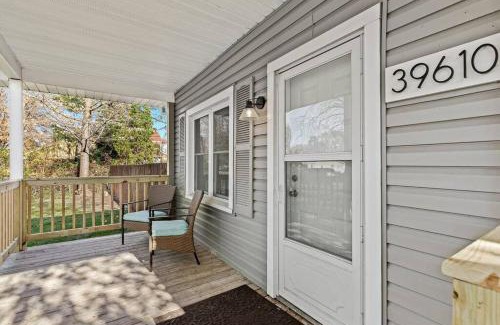 Anchorville Apartment | New! Warm & Cozy 3BR w/Hot Tub, Firepit & BBQ!