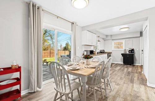 Anchorville Apartment | New! Warm & Cozy 3BR w/Hot Tub, Firepit & BBQ!