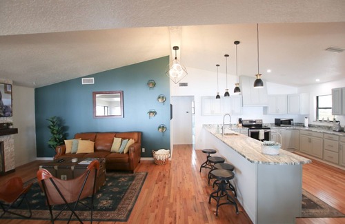 Crescent City House | NEW WATERFRONT CABIN WITH LARGE PRIVATE DOCK ON CRESCENT LAKE - Crescent Lodge