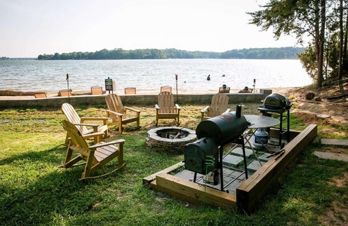 Steele Creek House | New Waterfront Cabin on the Large Sundeck #20 cabin
