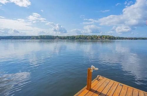 Southmont House | NEW Waterfront Home, Deep Water Dock, Sunset views, Theatre & Game Rooms, Kayaks