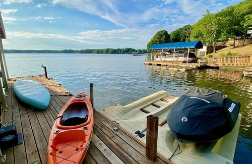 Southmont House | NEW Waterfront Home, Deep Water Dock, Sunset views, Theatre & Game Rooms, Kayaks