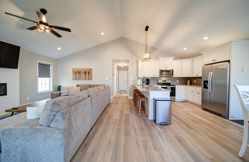 Southmont Cottage | NEW! Waterfront - Private Dock - Firepit - Kayaks