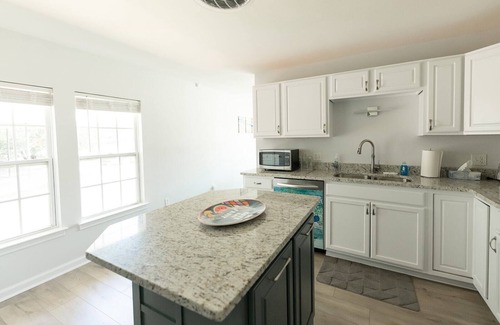 Waveland House | NEW - Waveland's Beach Bliss - 3 minutes from the beach and DT Bay St. Louis