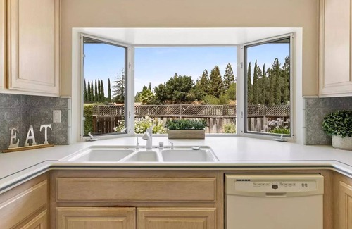 Saratoga House | NEW! Welcome to Paradise! Convenient, Safe, Serene ♥!