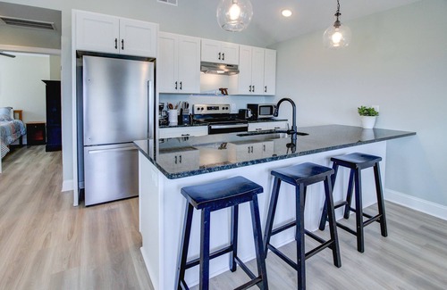 Morehead City House | New with Water Views, Pet Friendly, 5 minutes from Historic Beaufort Waterfront.