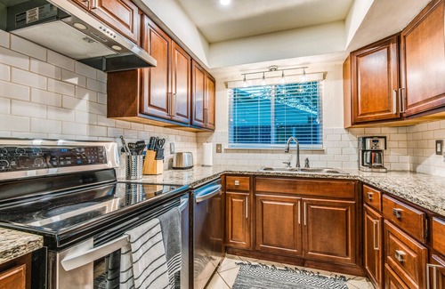 Plano House | NEW! Work & Family-Friendly|Stylish|3/2/2|Dwntn Plano & Close to Hwys