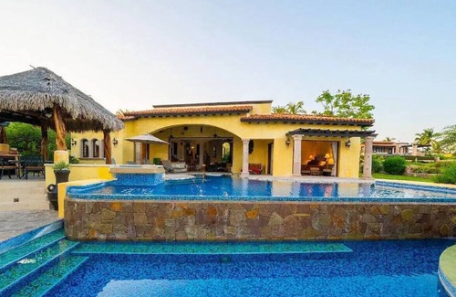 Los Cangrejos II y III House | New Year's Gorgeous 4 Bed Villa in Punta Ballena