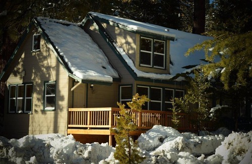 Tahoe Vista Cottage | New Years ON THE LAKE @ classic Tahoe resort