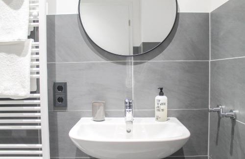 Rauental Apartment | New York Apartment - für Freunde & Familien, stadtnah, Parkplatz, E-Ladestation, Gitterbox für Fahrräder, Fitnessstudio, digitale Gästemappe mit Restaurant- und Unternehmenstipps