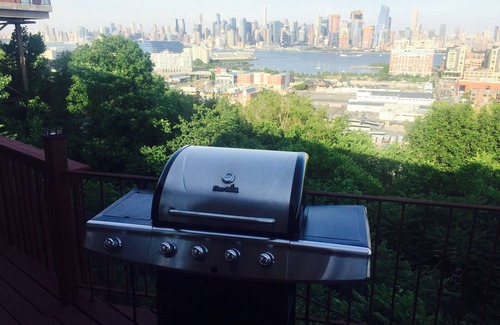 Union City Apartment | New York Skyline! Apt 5. One of a Kind View! Sleeps 12!