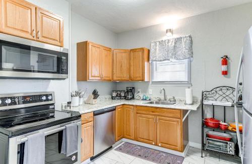 Niagara Falls House | New York Vacation Rental about 1 Mi to Niagara Falls!