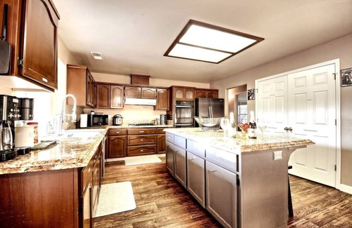 Oakhurst House | NEW! Yosemite Hills Family Retreat!