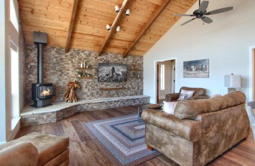 Oakhurst Villa | NEW! Yosemite Mountain villa, stunning views -more