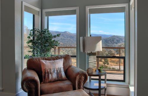 Oakhurst Villa | NEW! Yosemite Mountain villa, stunning views -more