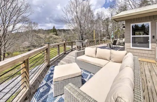 Young Harris House | New! Young Harris with Amazing outdoor living and Mountain views-