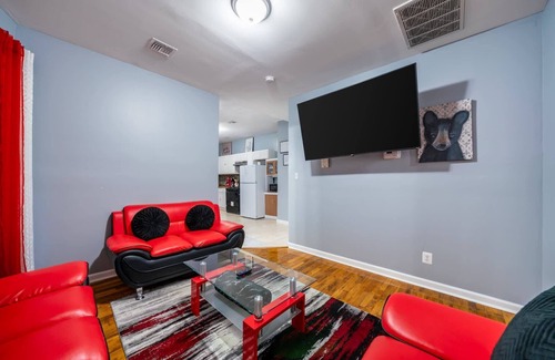 Ampere Apartment | ‼️ Newark‼️ 3BR Gem - Near NYC - & Attractions