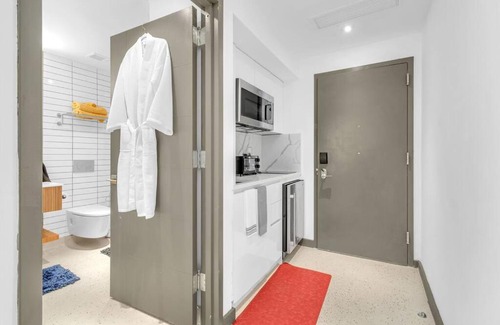 Downtown Newark Apartment | Newark Artist Getaway 1 QUEEN Bed near EWR-PENN-PRUD Free Parking