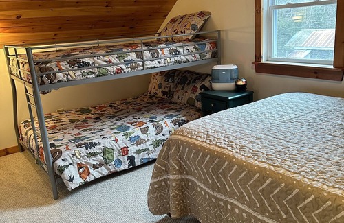 Newark Cabin | Newark Bunkhouse, Rustic cabin getaway. Close to Island Pond and Burke Mountain.