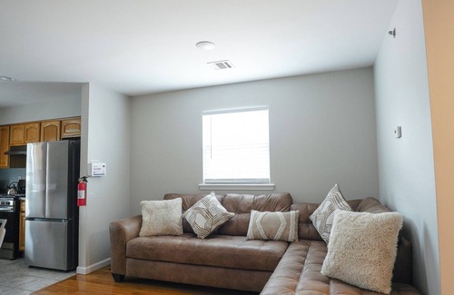 Newark Apartment | Newark Liberty Gem Brick House - Apt 3