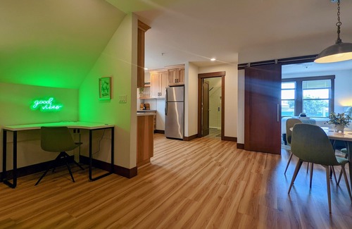 Newberg Apartment | Newberg Wine Country Suites: Gris Room