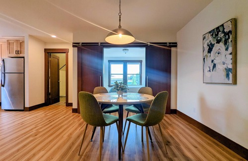 Newberg Apartment | Newberg Wine Country Suites: Gris Room