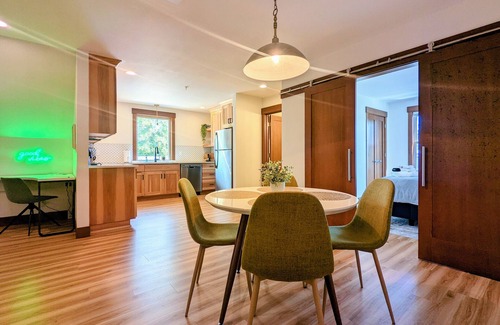 Newberg Apartment | Newberg Wine Country Suites: Gris Room