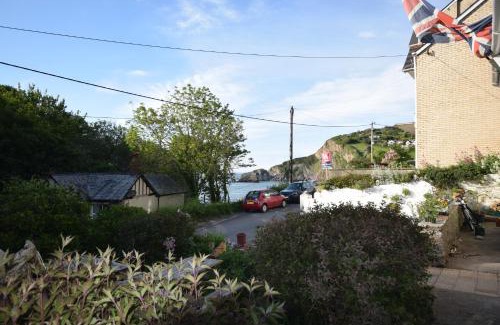 Combe Martin Bed & Breakfast | Newberry Beach lodge
