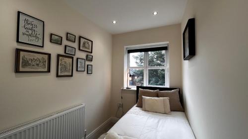 Rushmoor District House | Newbuild, 3 Bedroom house with free parking