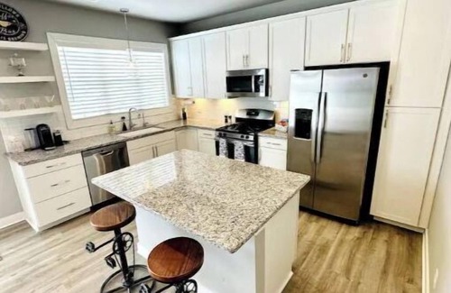 Newburgh House | Newburgh Newsie - 3BR, 2.5BA, Gym, Patio, New Construction in Amazing Location!