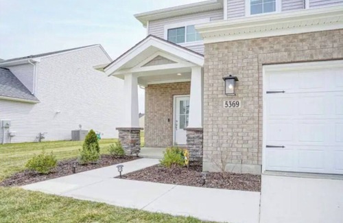 Newburgh House | Newburgh Newsie - 3BR, 2.5BA, Gym, Patio, New Construction in Amazing Location!