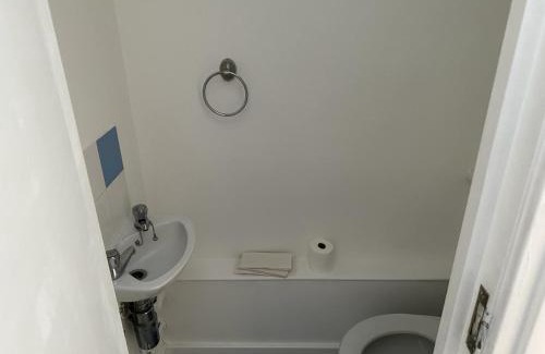 Coldharbour Apartment | Newbury3