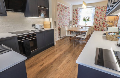 Newby Bridge House | NEWBY BRIDGE HOUSE, pet friendly, with open fire in Newby Bridge