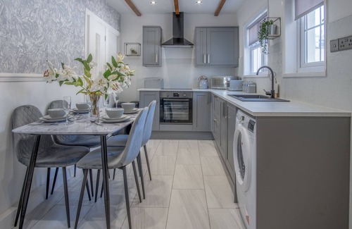 Tenby Cottage | Newell Hill Cottage - 3 Bedroom - Tenby