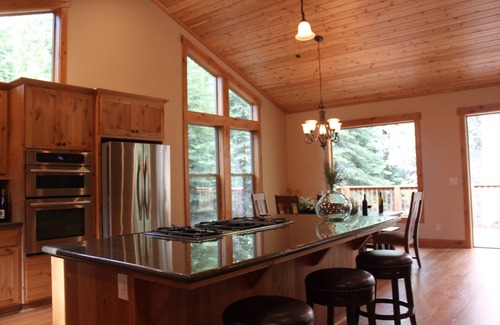 Tahoma House | Newer Built ski to ski lift , Extra Master Bedroom ,Sleeps 10