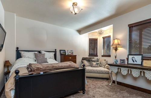 Miller Creek House | Newer high end luxury home