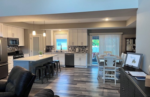 Grand Haven House | Newer home in downtown Grand Haven come and enjoy summer in coast guard city USA