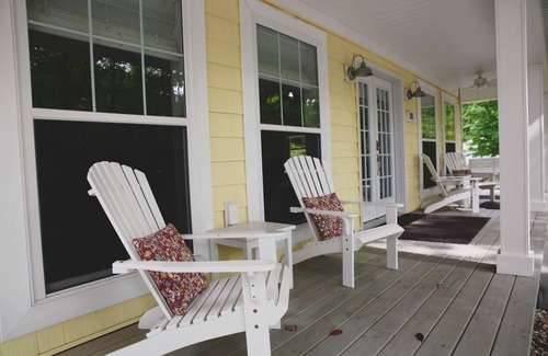 South Haven House | NEWER SOUTH HAVEN BUNGALOW ON A QUIET CUL-DE-SAC STREET, NEAR THE BEACH