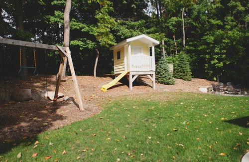 South Haven House | NEWER SOUTH HAVEN BUNGALOW ON A QUIET CUL-DE-SAC STREET, NEAR THE BEACH