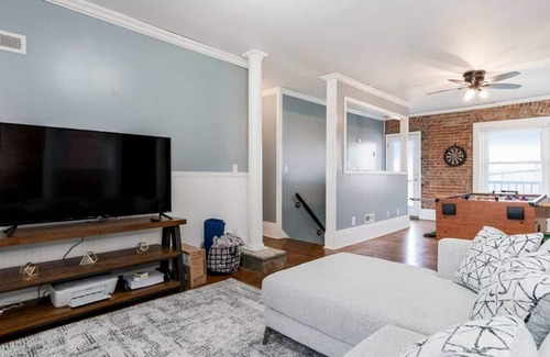 Columbus Park Apartment | Newest KC 2 · 18) Entire Loft downtown+ free parking!