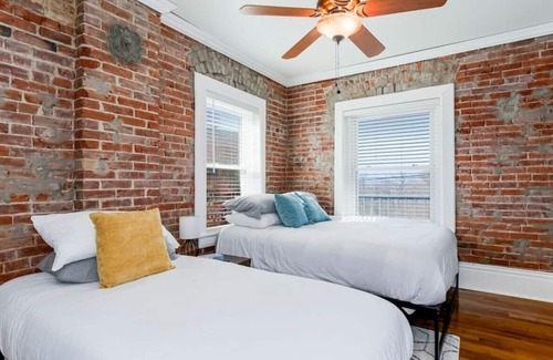 Columbus Park Apartment | Newest KC 2 · 18) Entire Loft downtown+ free parking!