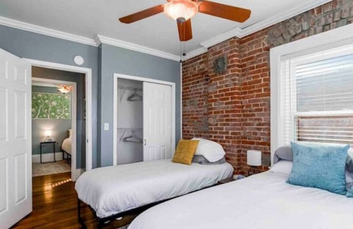 Northeast Kansas City Condo | Newest KC Unit 2 · Downtown- walk to River Market- 2 bedroom!