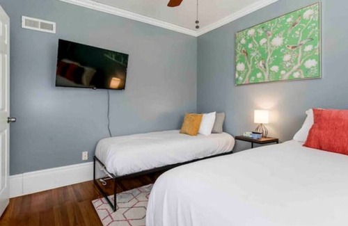 Northeast Kansas City Condo | Newest KC Unit 2 · Downtown- walk to River Market- 2 bedroom!