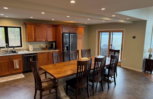 Bristol House | Newfound Lakefront Retreat – 4BR Huge Deck Private Dock and Water Toys!