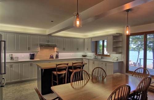 Bala Cottage | Newly Renovated! 3 Kayaks! Beach! Level Lot, Private, Location AA!
