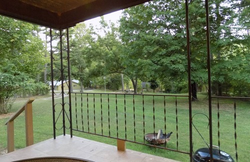 Bull Shoals Cottage | Newlands Peaceful Escape on the White River close to the bank and boat dock.