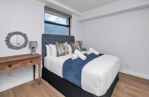 Claremont Apartment | Newlands Peak 823
