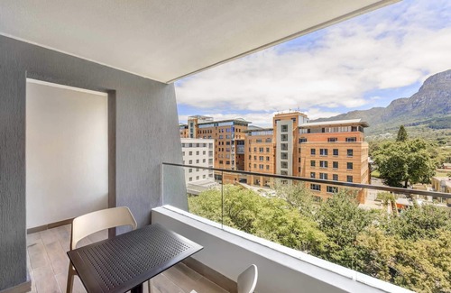 Claremont Apartment | Newlands Peak Aparthotel by Totalstay
