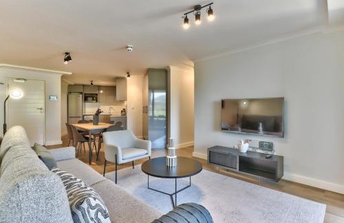Claremont Apartment | Newlands Peak Luxury Apartment Unit 636