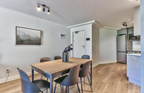 Claremont Apartment | Newlands Peak Luxury Apartment Unit 636